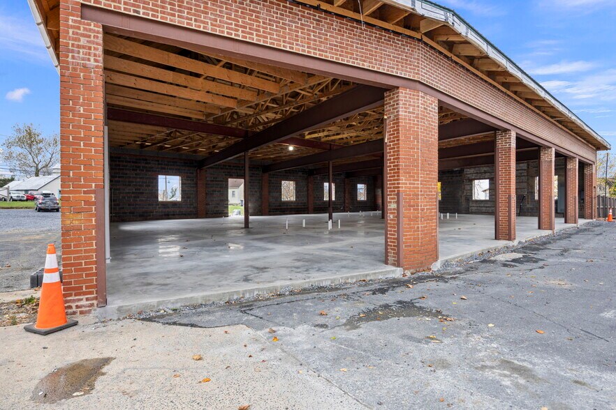 More Photos Of 156 Washington, Harrisonburg Light Distribution For Lease