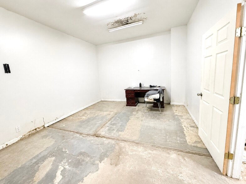 More Photos Of 7903 Leander St, Houston Warehouse For Lease