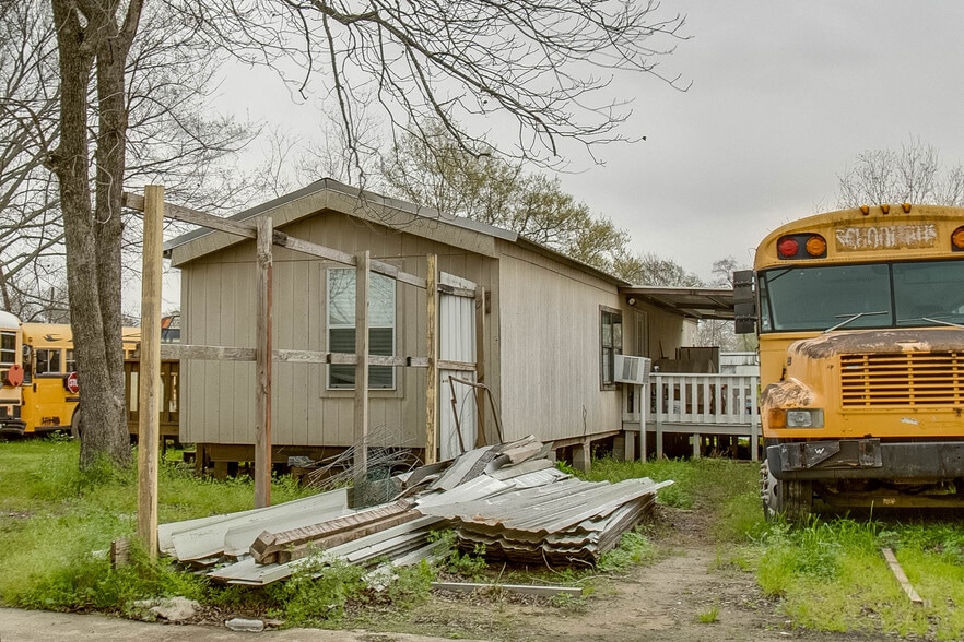 More Photos Of 113 Pin Oak Dr, Highlands Contractor Storage Yard For Sale