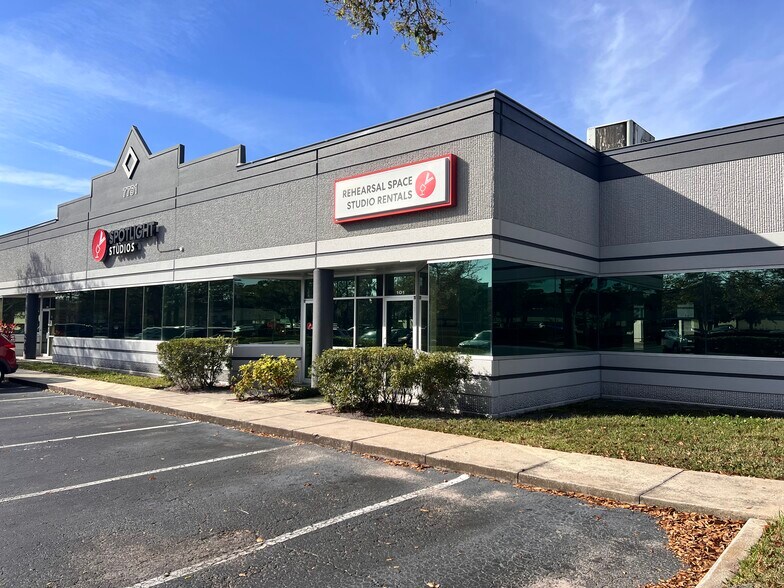 Primary Photo Of 7751 Kingspointe Pky, Orlando Light Distribution For Lease
