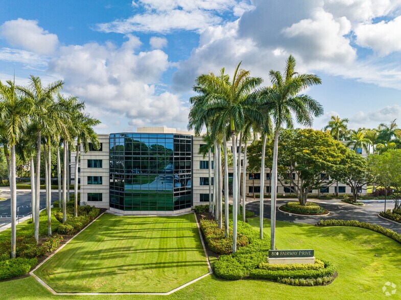 More Photos Of 800 Fairway Dr, Deerfield Beach Office Residential For Lease