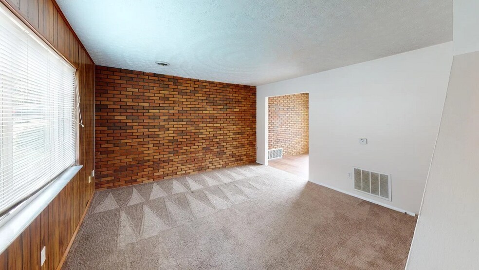 More Photos Of 5031 W Pea Ridge Rd, Huntington Apartments For Sale