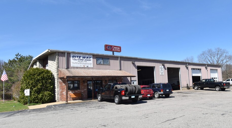 More Photos Of 267 Otrobando Ave, Norwich Light Distribution For Sale