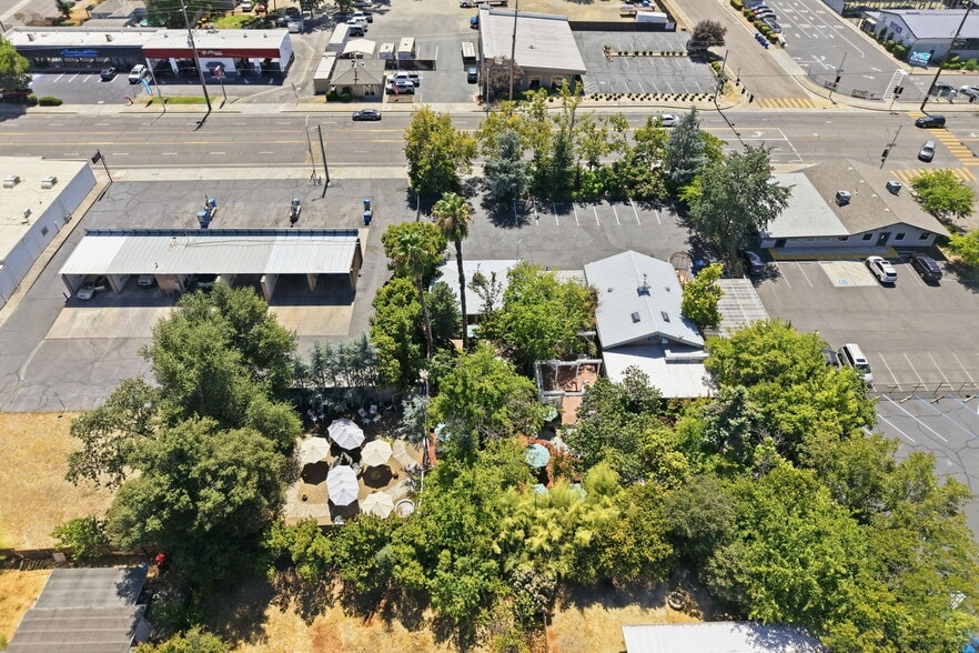 More Photos Of 870 Hartnell Ave, Redding Garden Center For Sale