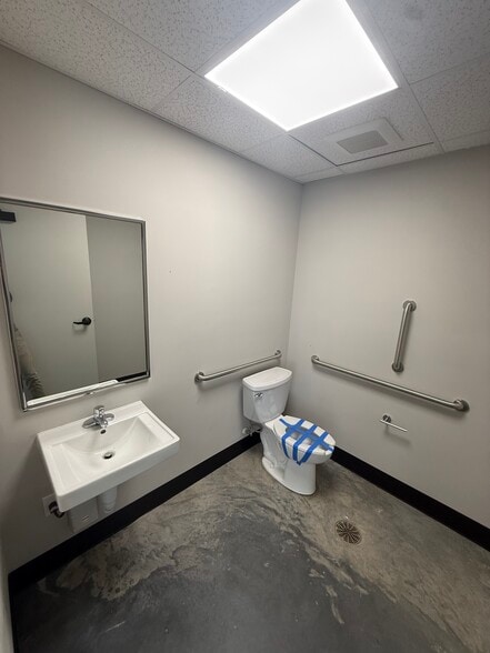 More Photos Of 11 Buckhead Bay Rd, Bluffton Flex For Lease