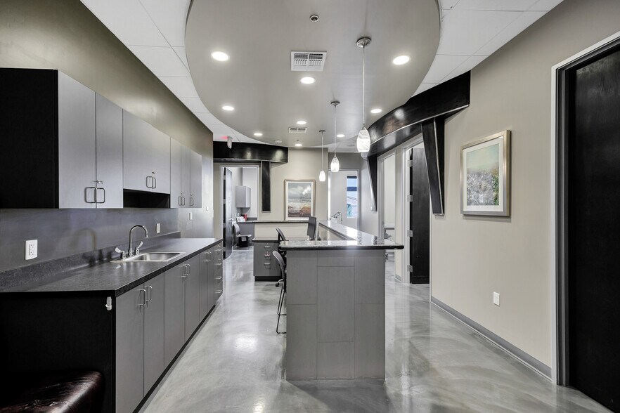 More Photos Of 7010 E Chauncey Ln, Phoenix Medical For Sale