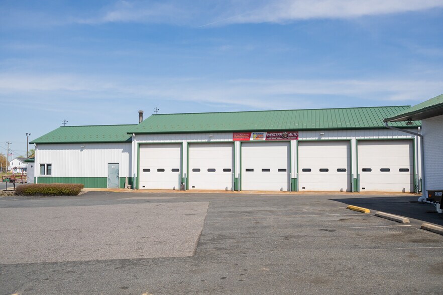 More Photos Of 1406 Main St, Stevensville Auto Dealership For Sale