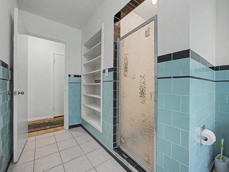 More Photos Of 10423 SE 23RD Ave, Portland Medical For Sale