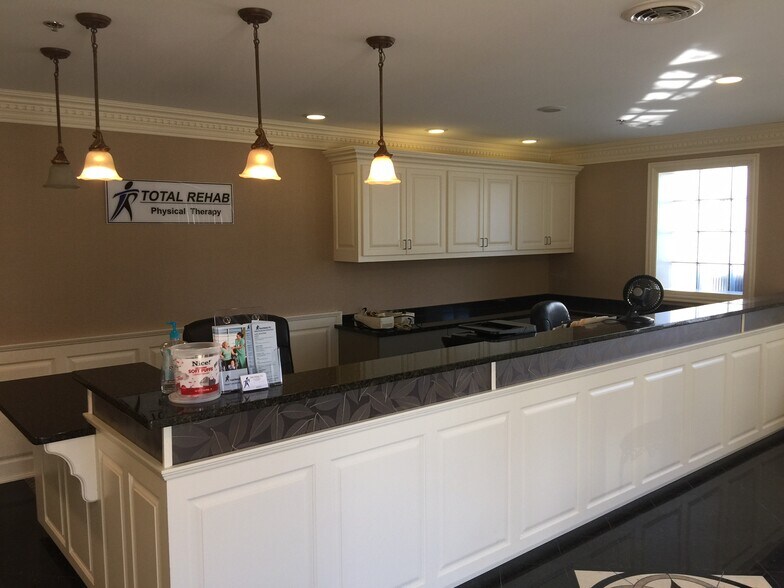 More Photos Of 6 E Saint Charles Rd, Lombard Medical For Lease