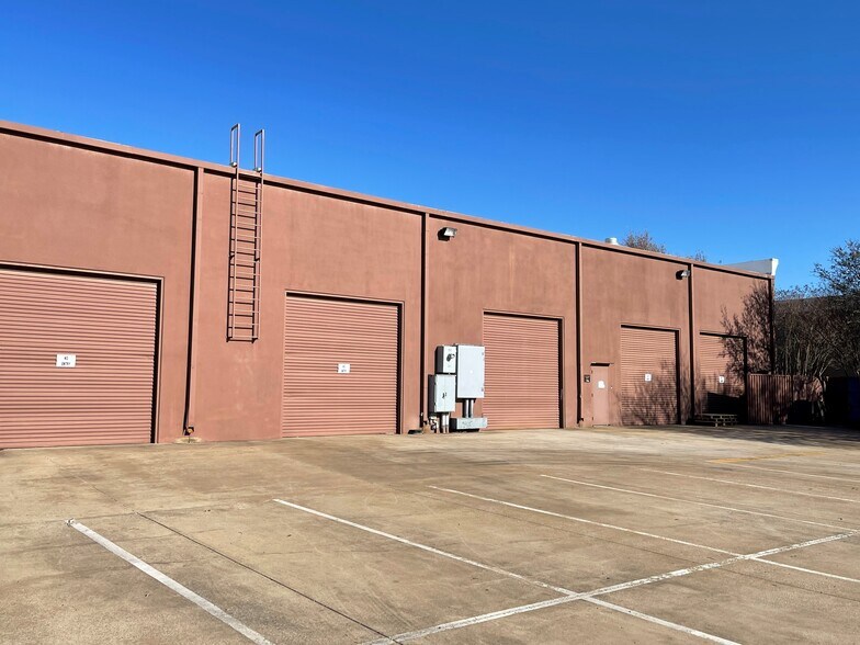 More Photos Of 530 S Nolen Dr, Southlake Light Distribution For Sale