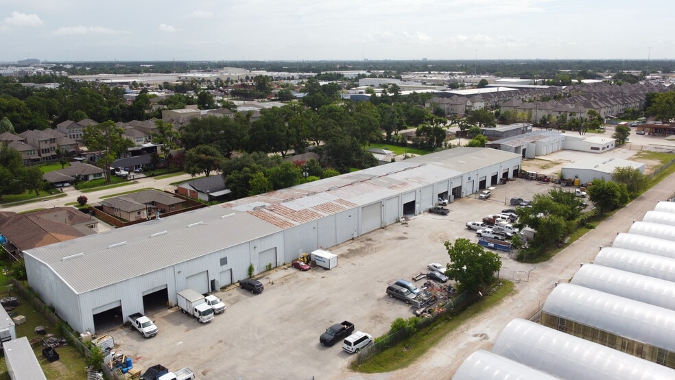 More Photos Of 1505 Brittmoore Rd, Houston Warehouse For Lease