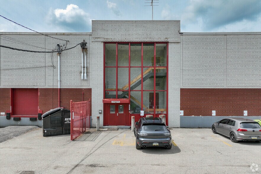 More Photos Of 1020-1060 Saw Mill Run Blvd W, Pittsburgh Warehouse For Sale