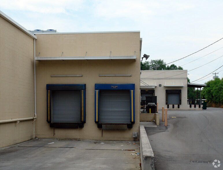 More Photos Of 2002-2012 Lee Hwy, Bristol Unknown For Lease