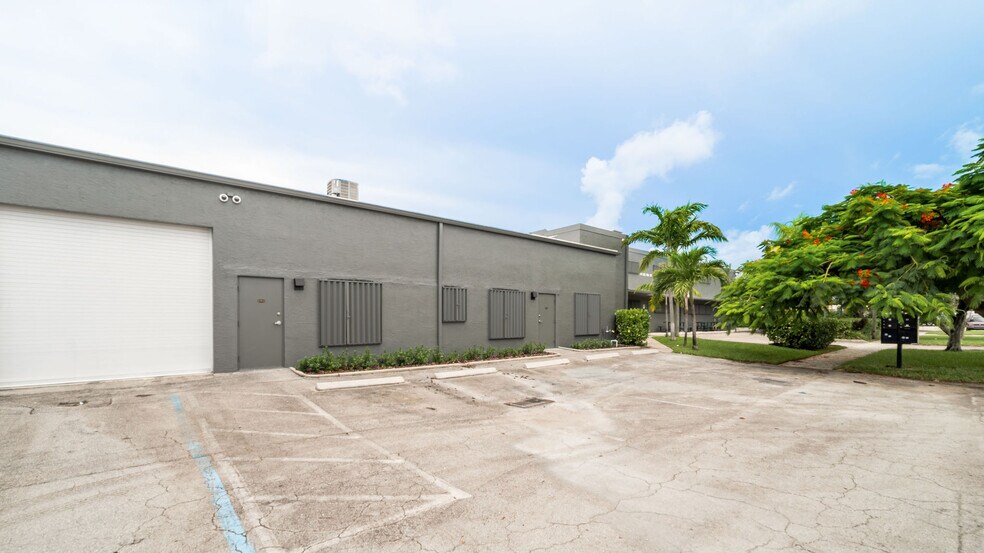 More Photos Of 44 SE 9th St, Deerfield Beach Warehouse For Sale