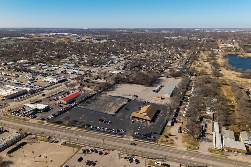 More Photos Of 3101 S Broadway St, Wichita Freestanding For Sale