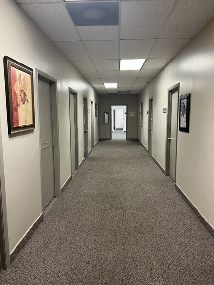 More Photos Of 6501 Arlington Expy, Jacksonville Office For Lease
