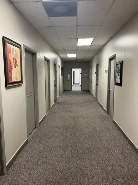 More Photos Of 6501 Arlington Expy, Jacksonville Office For Sale