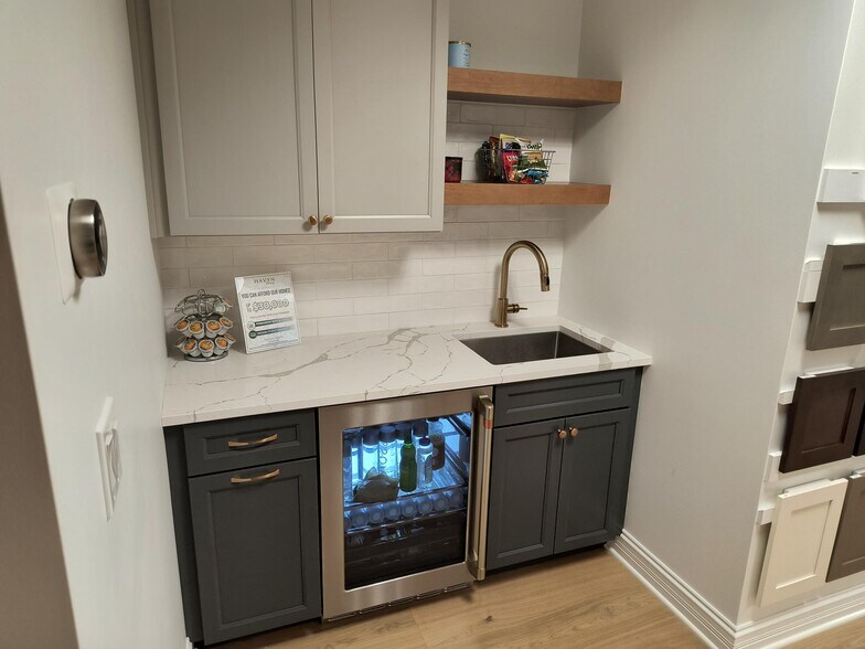 More Photos Of 9421 Joliet St, Saint John Medical For Lease