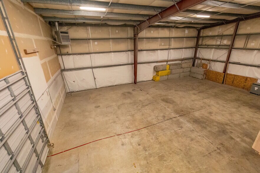 More Photos Of 5800 W Werner Rd, Bremerton Distribution For Lease