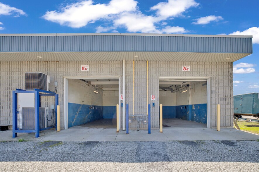 More Photos Of 1727 Division Rd N, Kingsville Restaurant For Sale