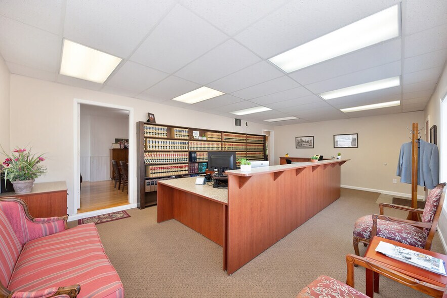 More Photos Of 1407-1409 Lincoln Way, Auburn Office For Sale