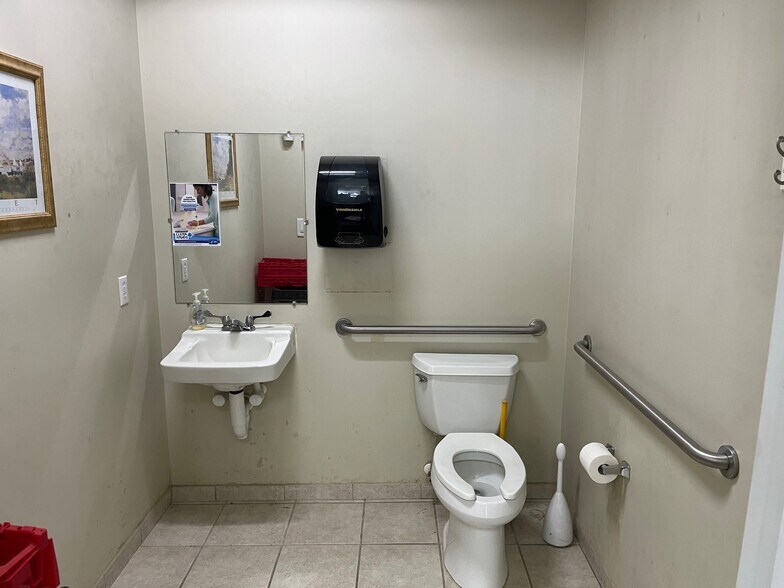 More Photos Of 119 W Bel Air Ave, Aberdeen Storefront For Sale