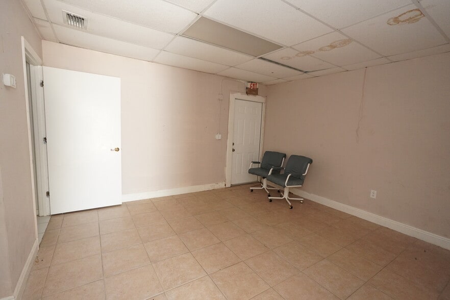 More Photos Of 7275 Waelti Dr, Melbourne Warehouse For Lease