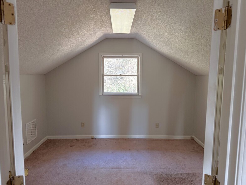 More Photos Of 471 S Main St, Cleveland Office For Sale