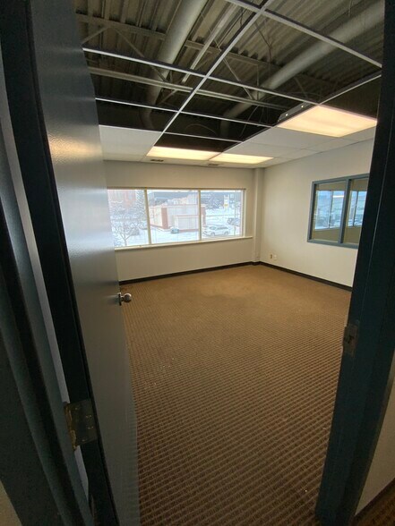 More Photos Of 2908 2nd Ave SE, Calgary Warehouse For Lease