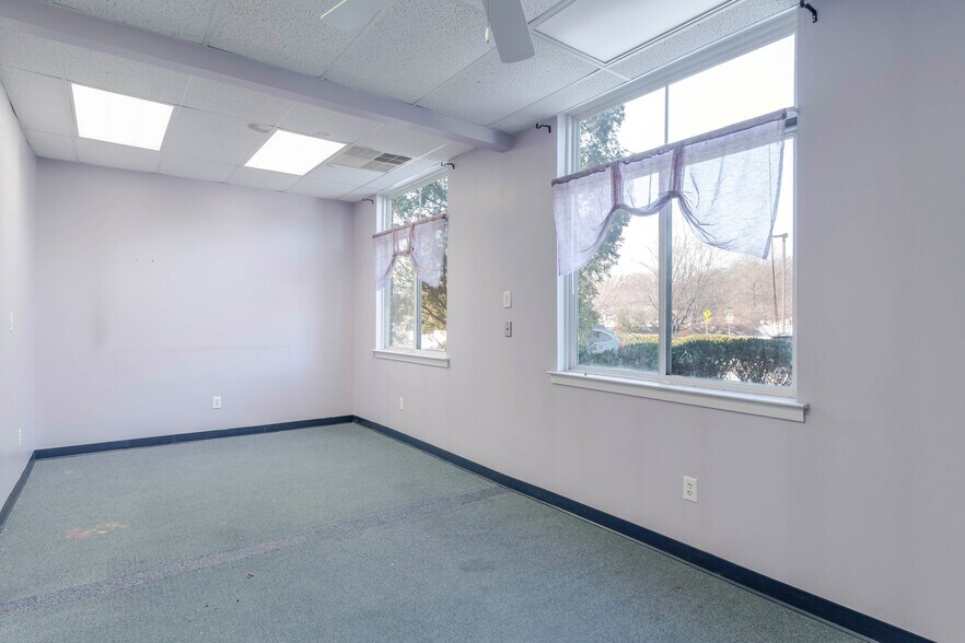 More Photos Of 1410 Incarnation Dr, Charlottesville Medical For Sale