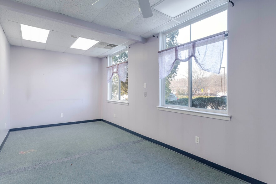 More Photos Of 1410 Incarnation Dr, Charlottesville Medical For Sale