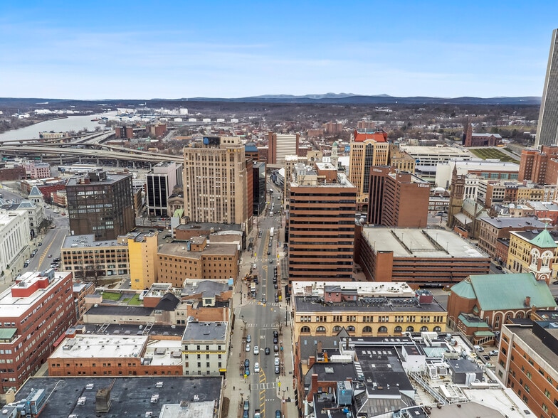 More Photos Of 61 N Pearl St, Albany Apartments For Lease