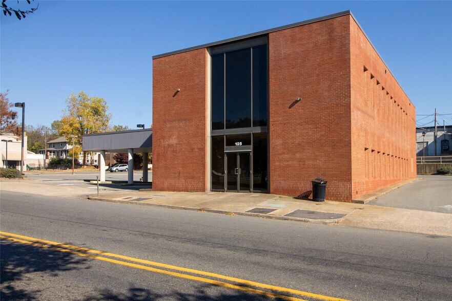 More Photos Of 125 S Battleground Ave, Kings Mountain Bank For Sale