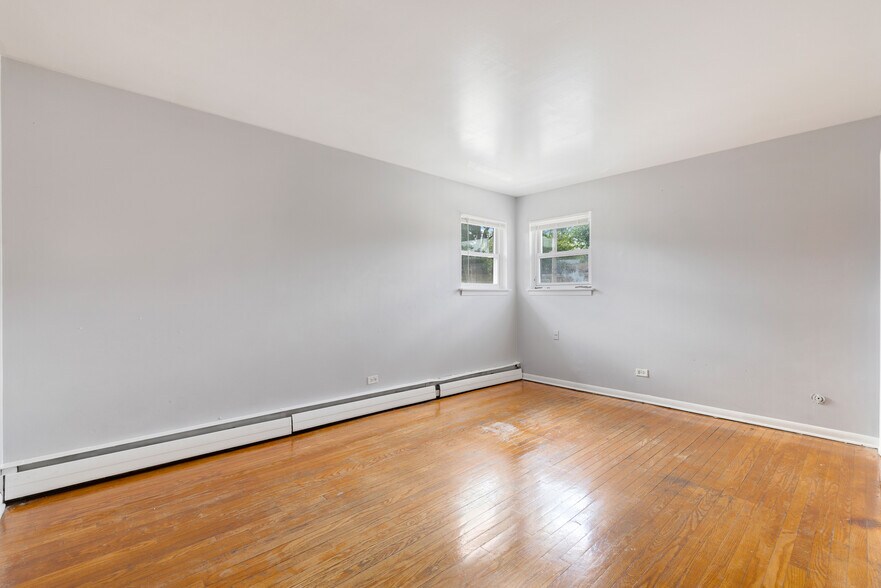 More Photos Of 3631 147th St, Midlothian Apartments For Sale