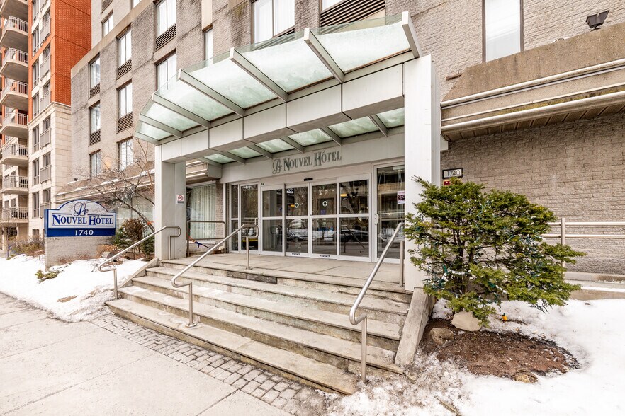 More Photos Of 1740 Boul René-Lévesque O, Montréal Hotel For Lease