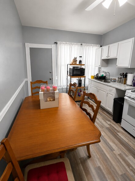 More Photos Of 18-20 Lawrence St, Hartford Apartments For Sale