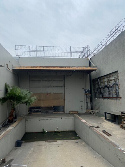 More Photos Of 3101-3115 S Broadway, Los Angeles Manufacturing For Lease