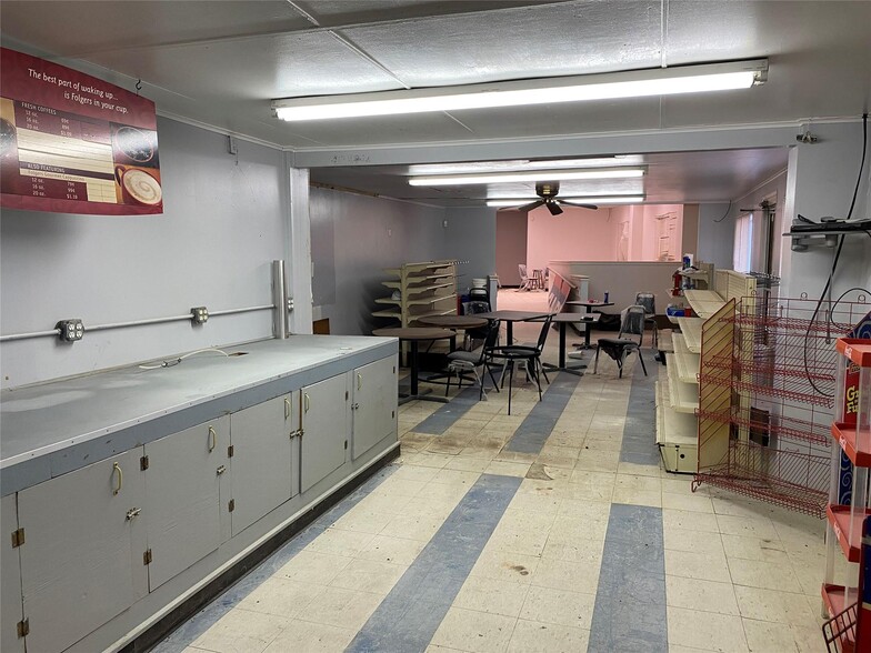 More Photos Of 2099 Highway 532, Dubberly Service Station For Sale