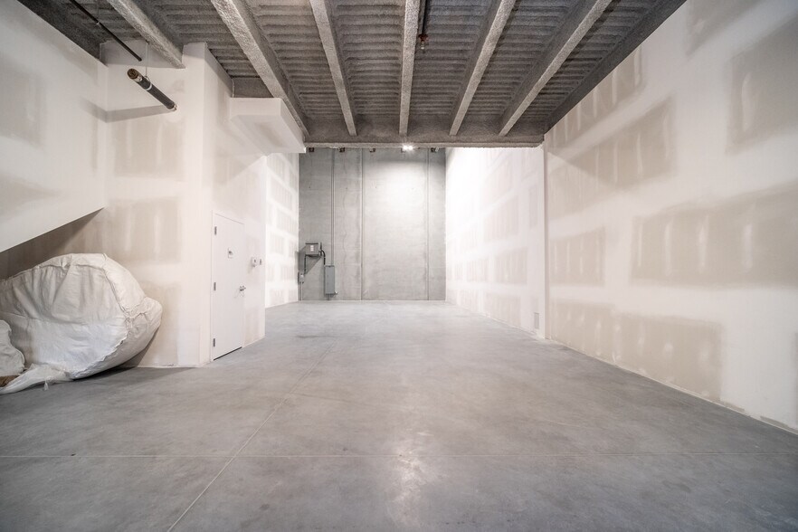 More Photos Of 951 E Kent Av N, Vancouver Warehouse For Sale