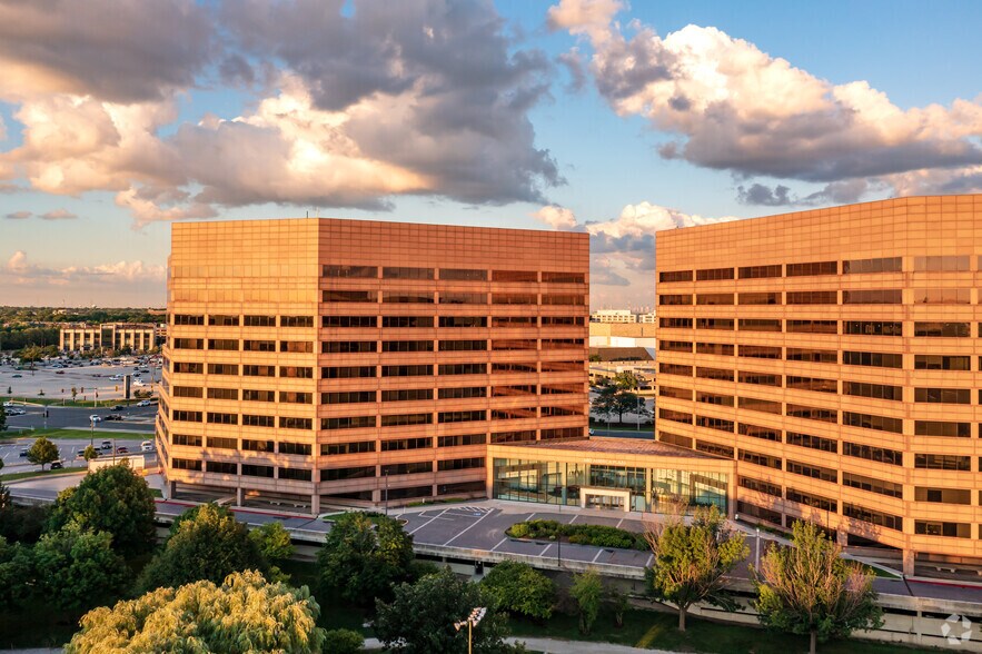 More Photos Of 1 Mid America Plz, Oakbrook Terrace Office For Lease