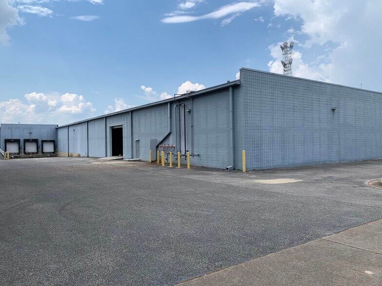 More Photos Of 2800 S MacArthur Dr, Alexandria Light Distribution For Lease