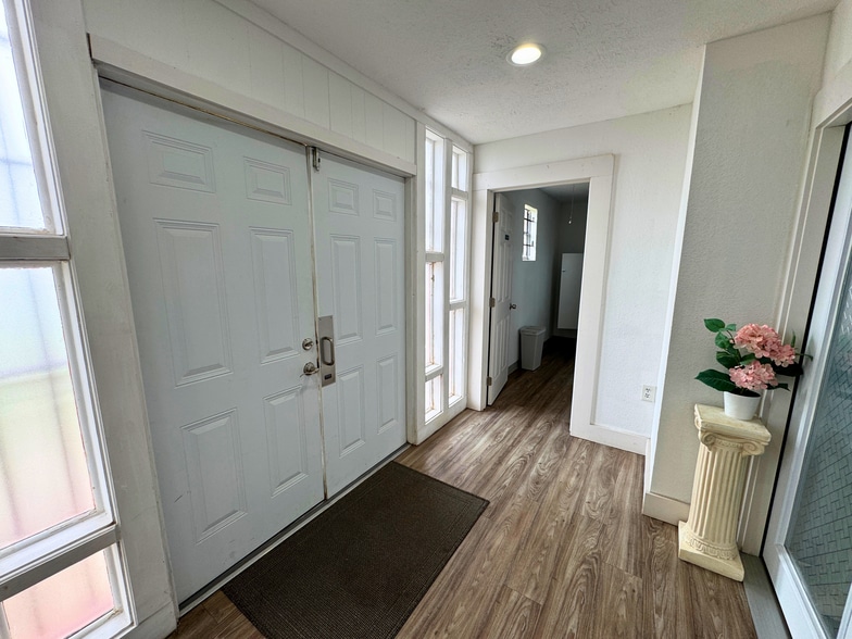 More Photos Of 2428 Wavell St, Houston Religious Facility For Sale