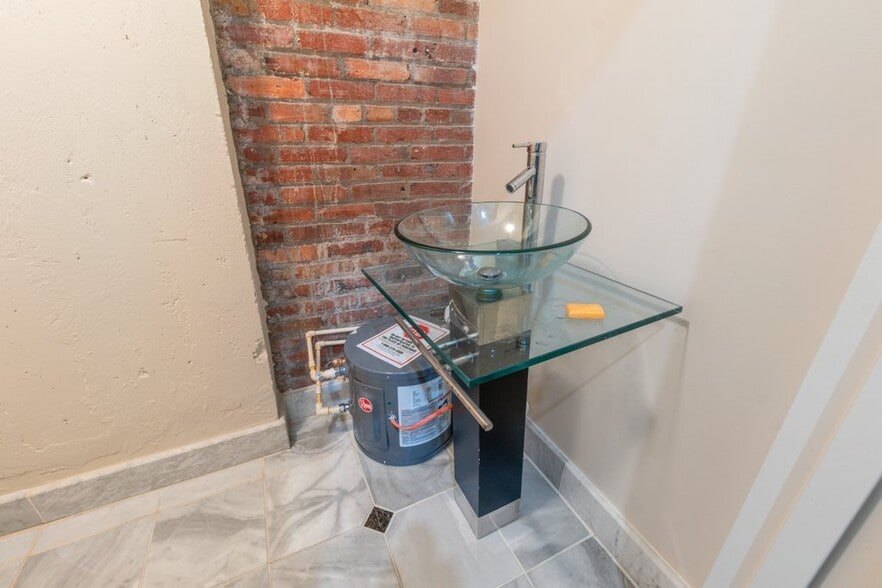 More Photos Of 311-313 W Baltimore St, Baltimore Apartments For Sale