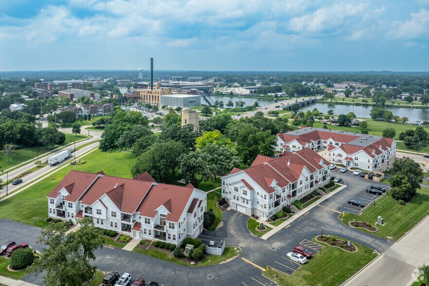 More Photos Of 1035 Pleasant St, Beloit Apartments For Lease