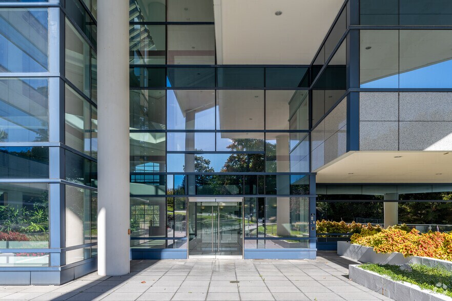 More Photos Of 200 Summit Lake Dr, Valhalla Office For Lease