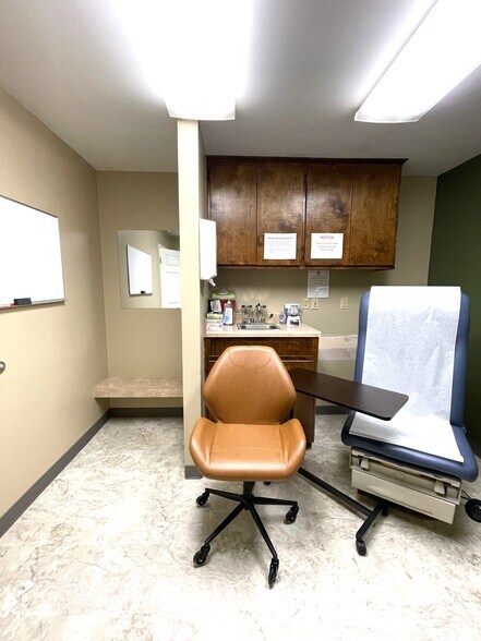 More Photos Of 220 N Phoenix Ave, Russellville Medical For Sale