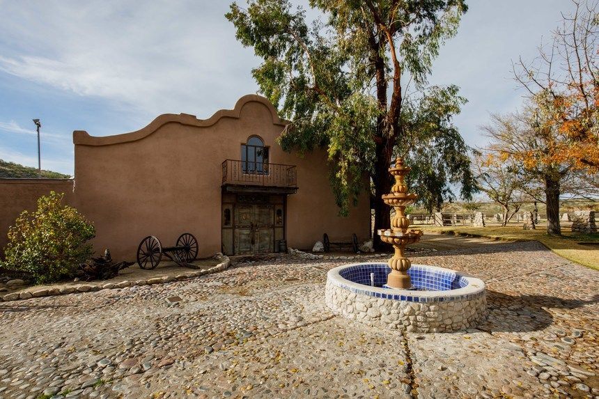 More Photos Of 13500 N Oracle Rd, Tucson Specialty For Sale