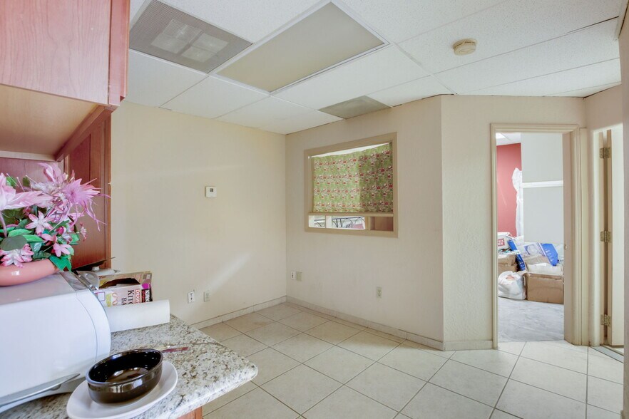 More Photos Of 4496 N Black Canyon Fwy, Phoenix Office Residential For Sale