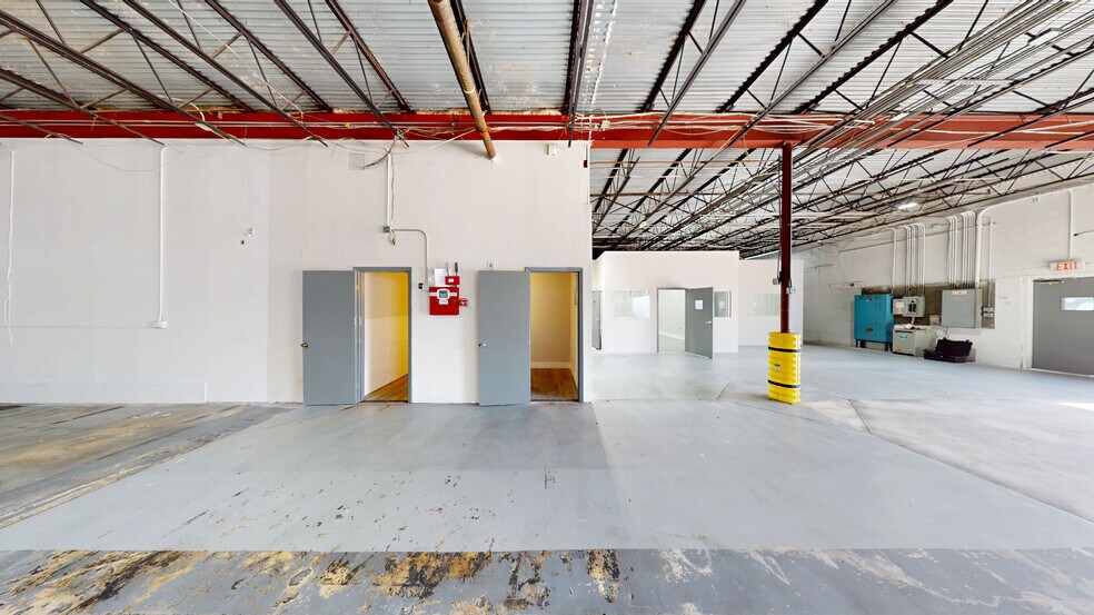 More Photos Of 8007-8115 NW 74th Ave, Miami Warehouse For Lease