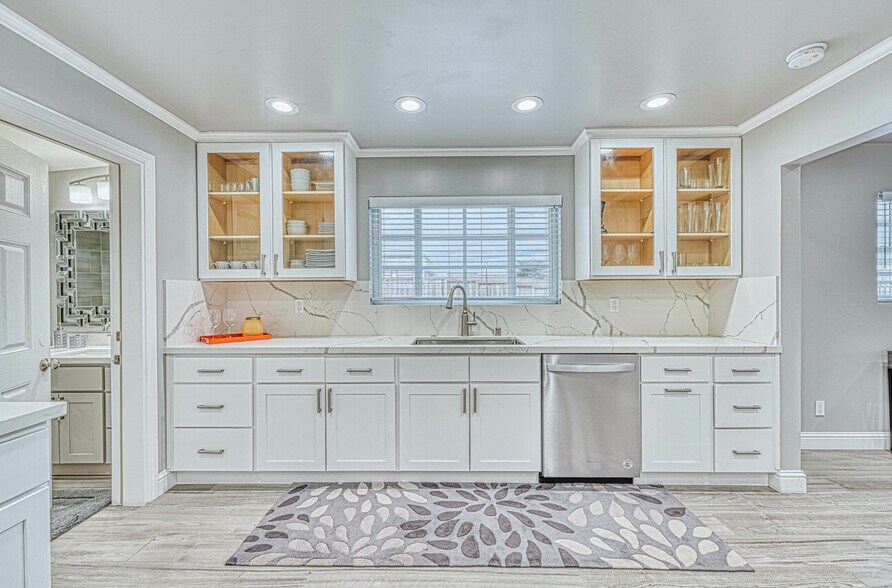 More Photos Of 7550 Sandholdt Rd, Moss Landing Warehouse For Sale